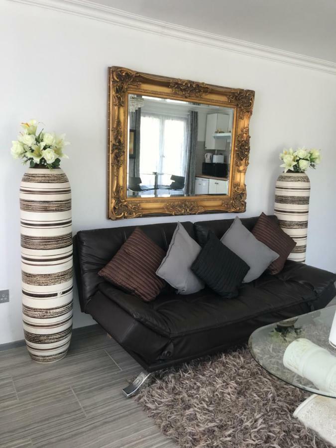 Studio Apartment 雷纳姆 外观 照片